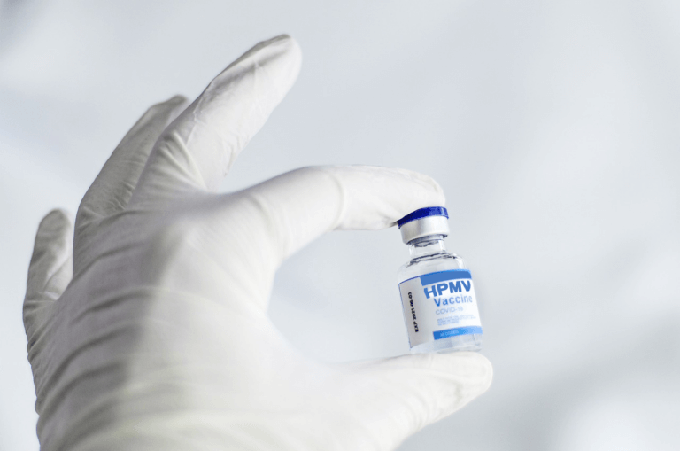 Le Vaccin HMPV pour le Hajj 2025 : Est-il Obligatoire ?